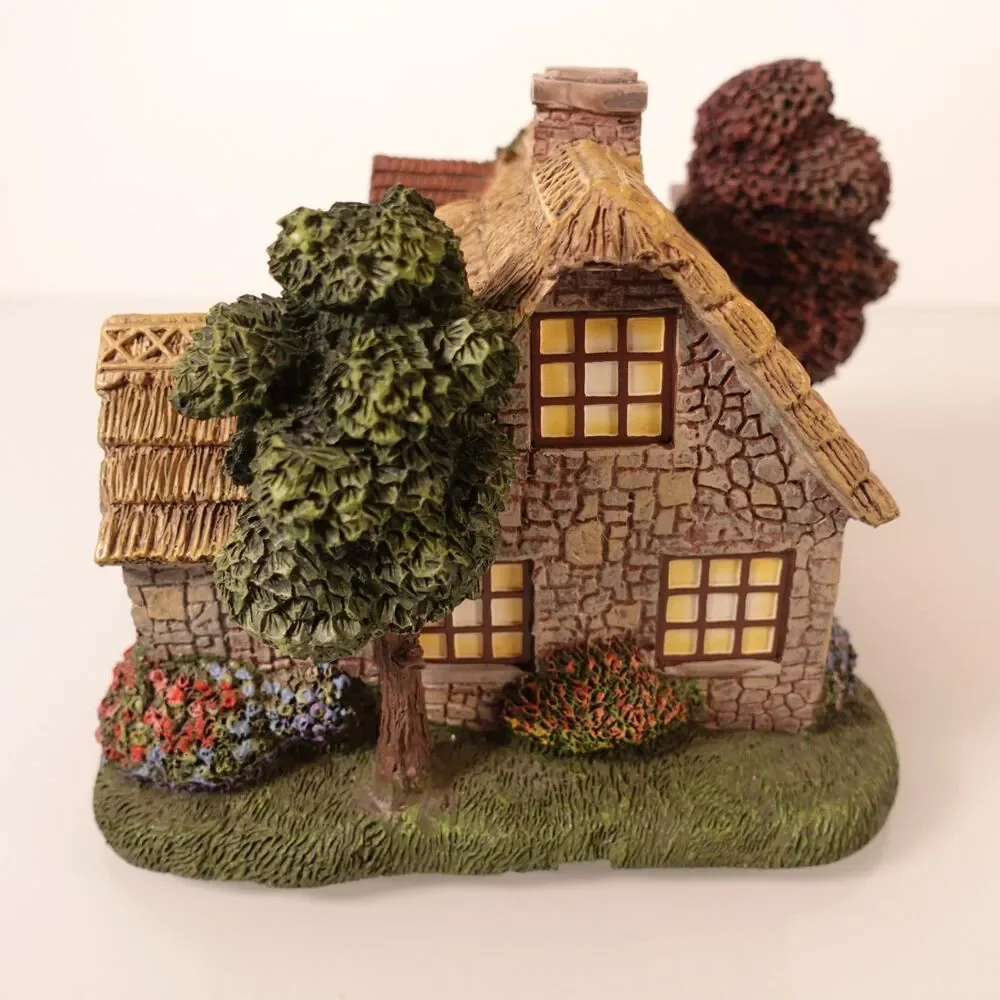 Hawthorne Village Thomas Kinkade Lamplight Tea Room 79985 with Lights and Figure